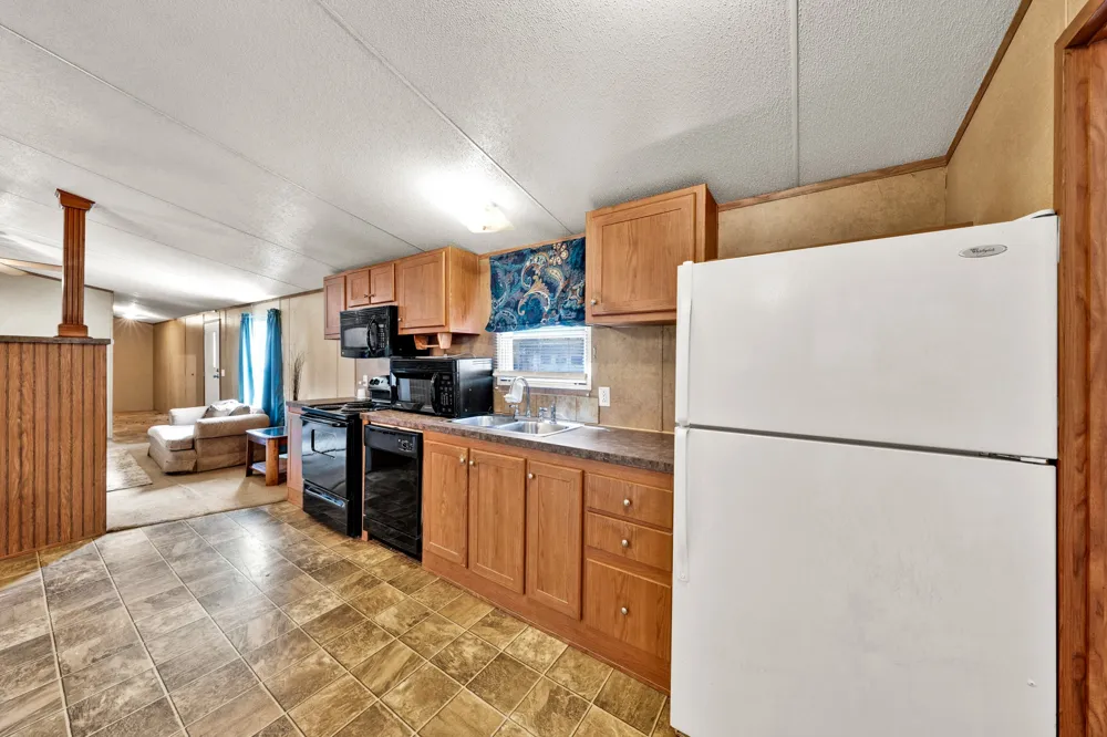 121 Rs County Road 3317 Emory, TX 75440