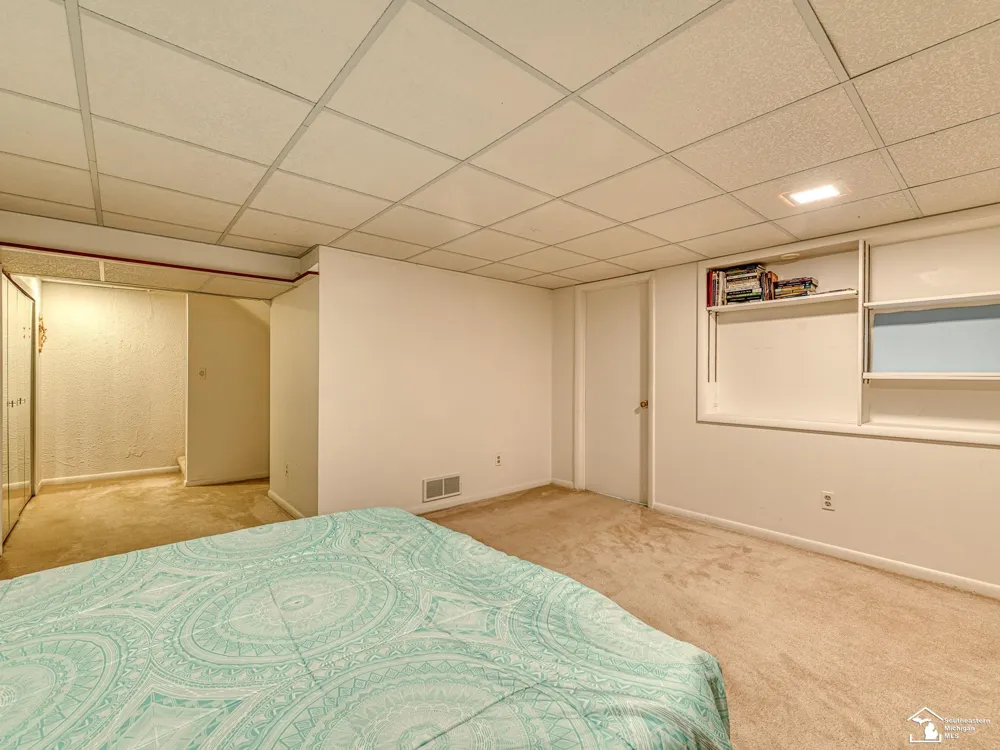 66 Linswood Drive Monroe City, MI 48162