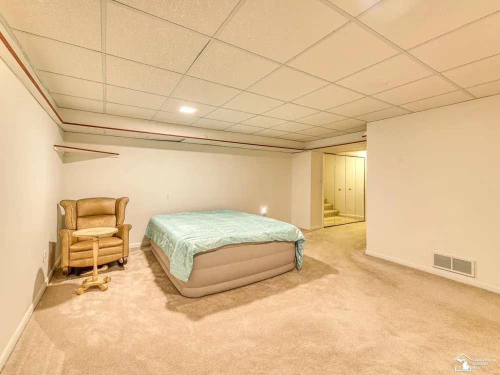 66 Linswood Drive Monroe City, MI 48162