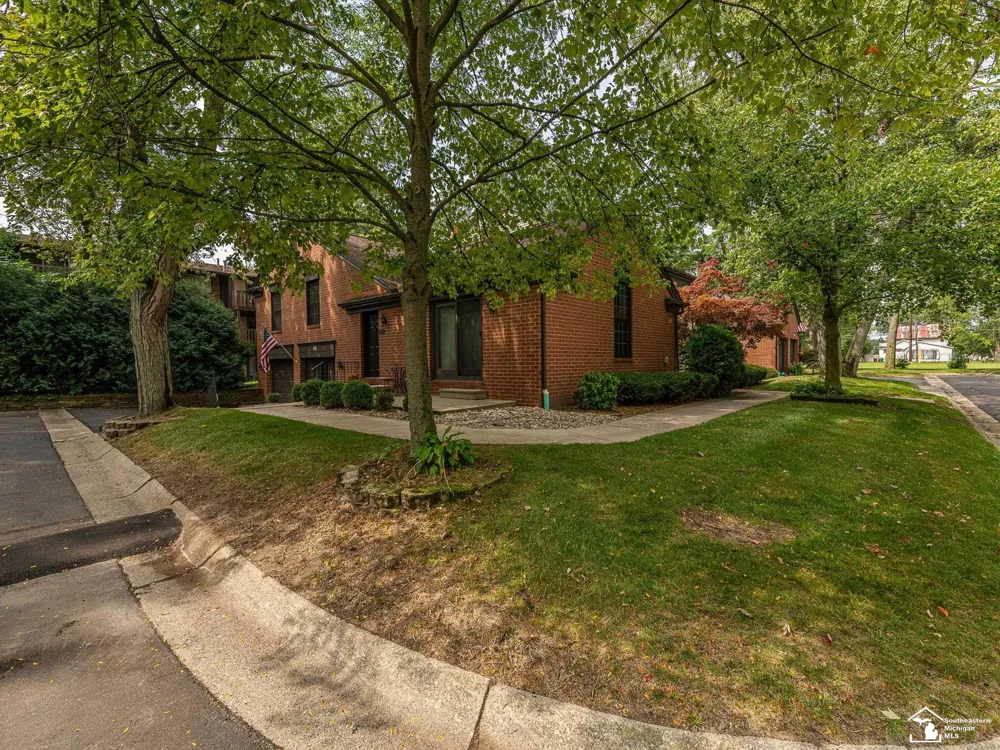 66 Linswood Drive Monroe City, MI 48162