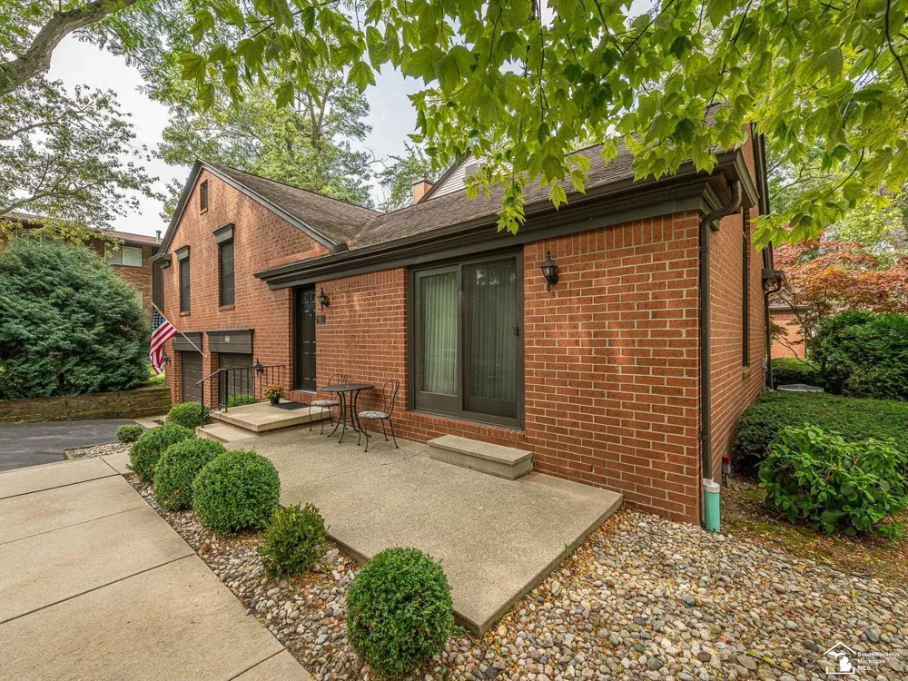 66 Linswood Drive Monroe City, MI 48162