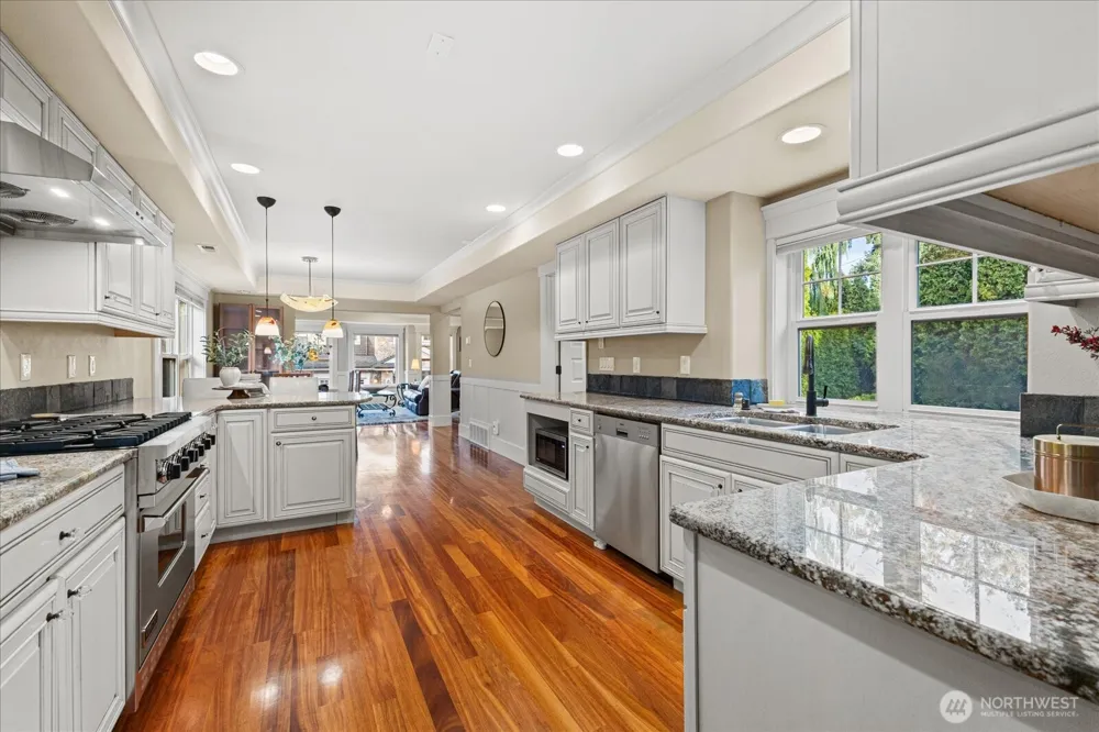 825 Kirkland Way Kirkland, WA 98033