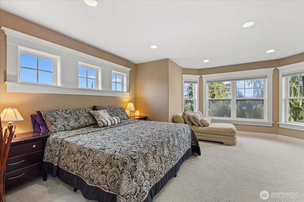 825 Kirkland Way Kirkland, WA 98033