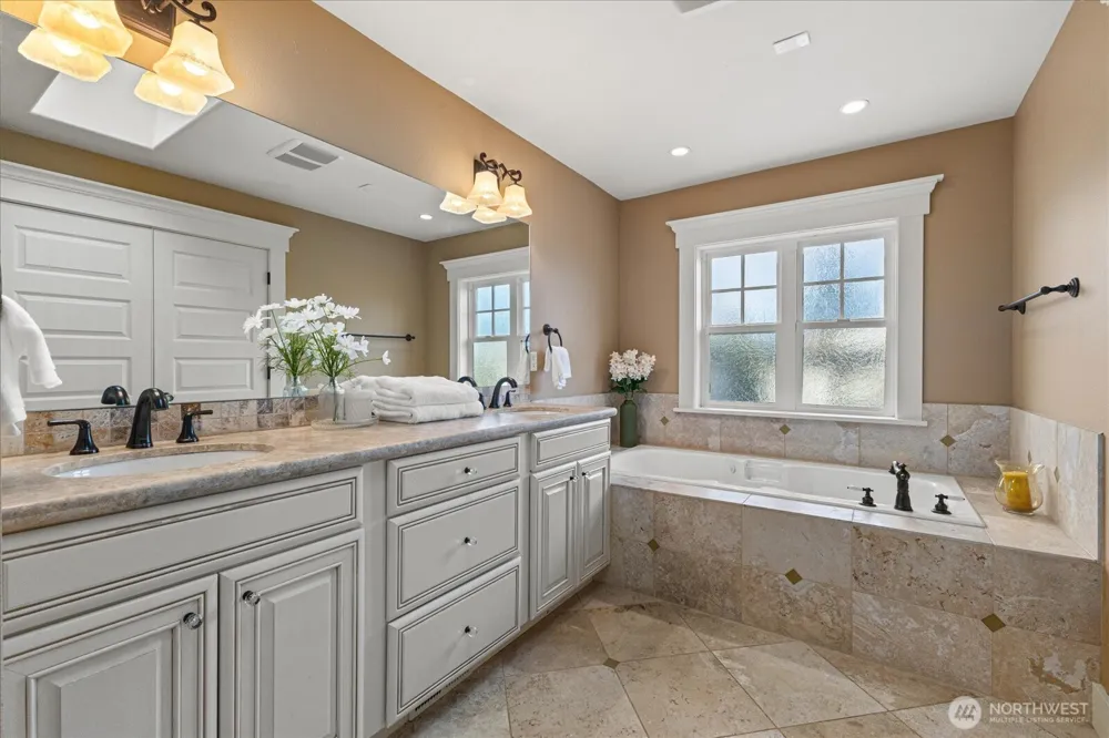 825 Kirkland Way Kirkland, WA 98033
