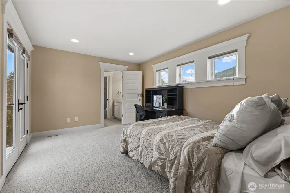 825 Kirkland Way Kirkland, WA 98033