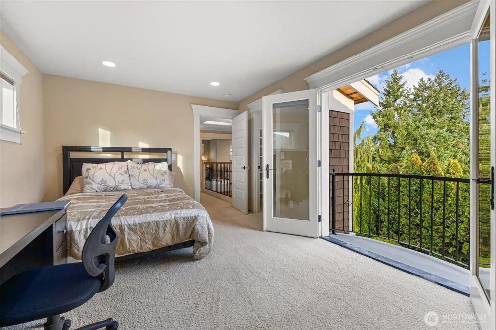 825 Kirkland Way Kirkland, WA 98033