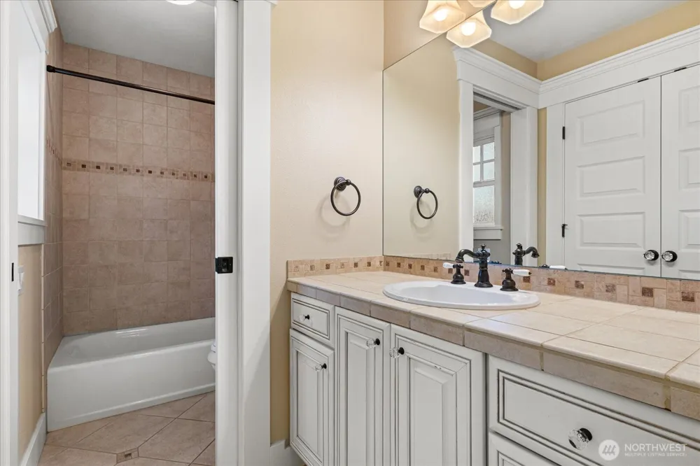 825 Kirkland Way Kirkland, WA 98033