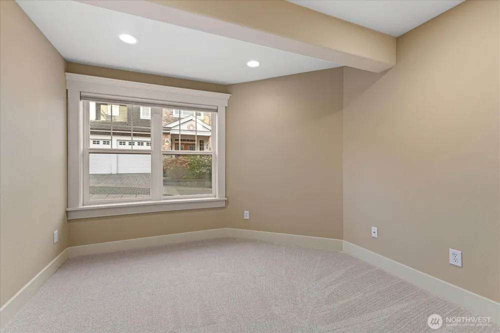 825 Kirkland Way Kirkland, WA 98033