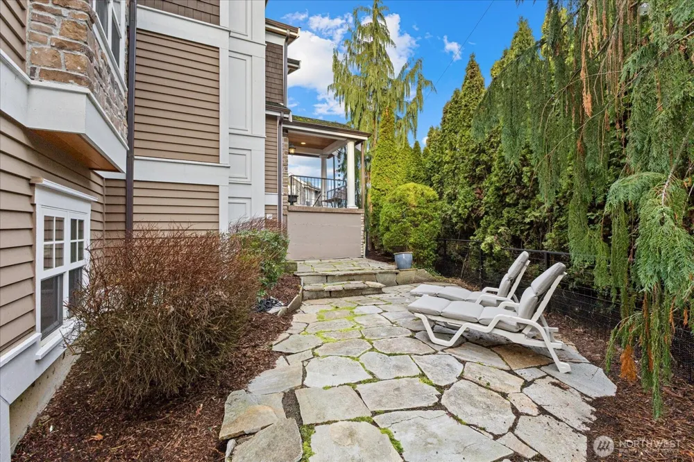 825 Kirkland Way Kirkland, WA 98033