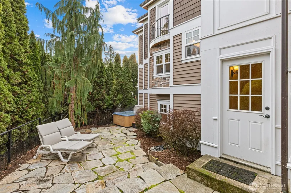 825 Kirkland Way Kirkland, WA 98033