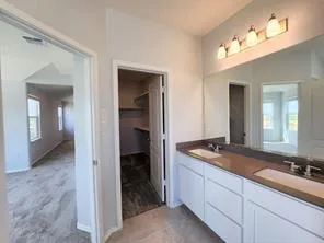 8211 Knoxville Trail Austin, TX 78744