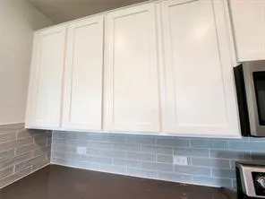 8211 Knoxville Trail Austin, TX 78744