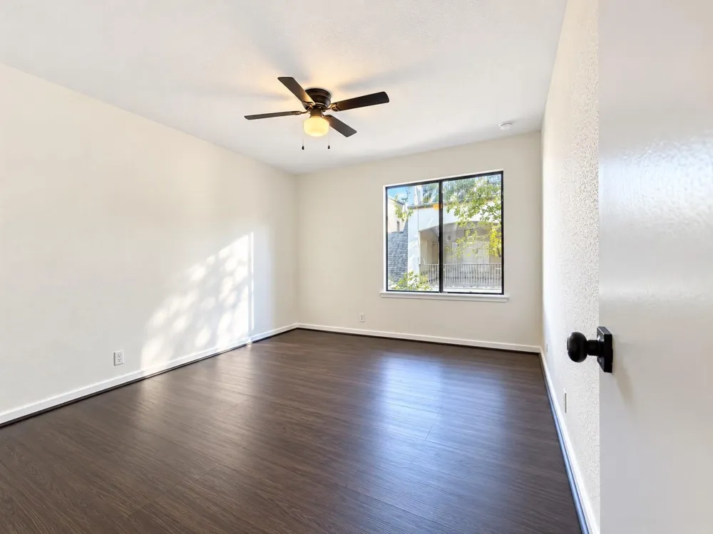 100 Litchfield Ln Houston, TX 77024