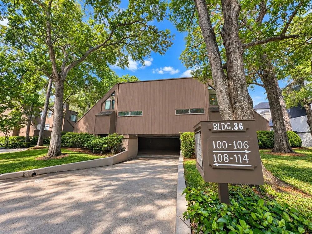 100 Litchfield Ln Houston, TX 77024