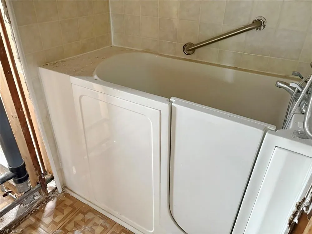 3751 Highland Avenue Fort Myers, FL 33916