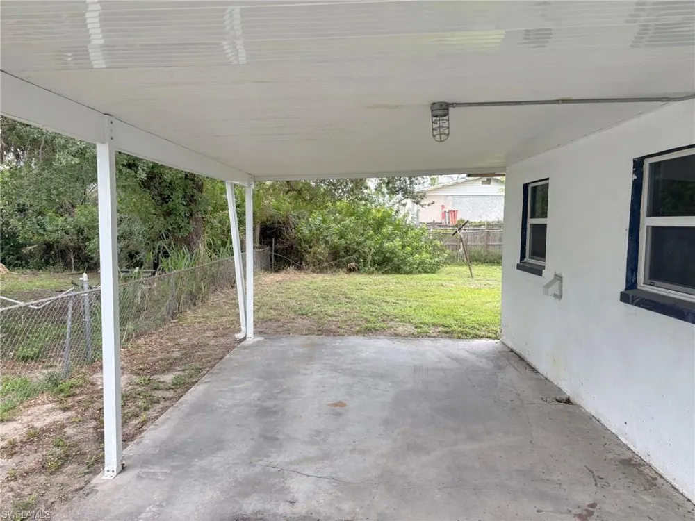 3751 Highland Avenue Fort Myers, FL 33916