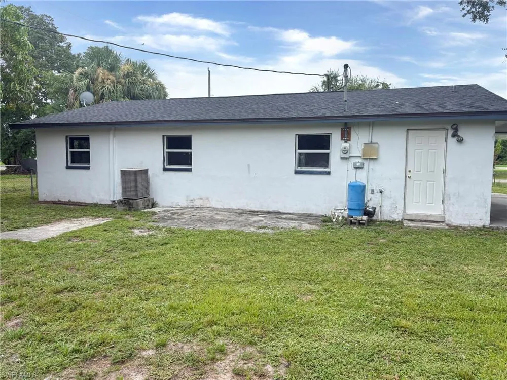 3751 Highland Avenue Fort Myers, FL 33916