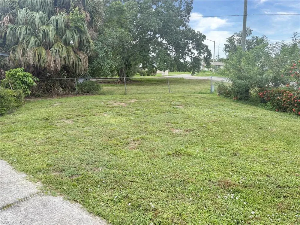 3751 Highland Avenue Fort Myers, FL 33916