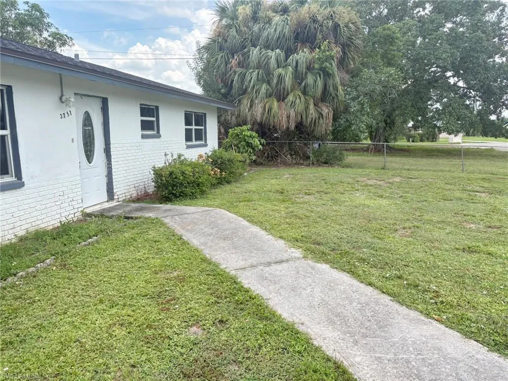 3751 Highland Avenue Fort Myers, FL 33916