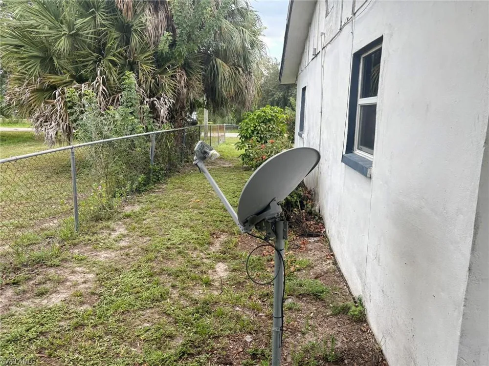 3751 Highland Avenue Fort Myers, FL 33916