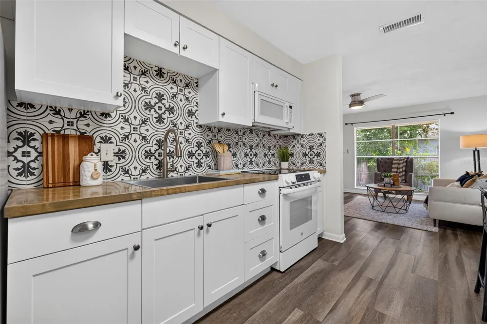 230 48TH AVENUE St Petersburg, FL 33703