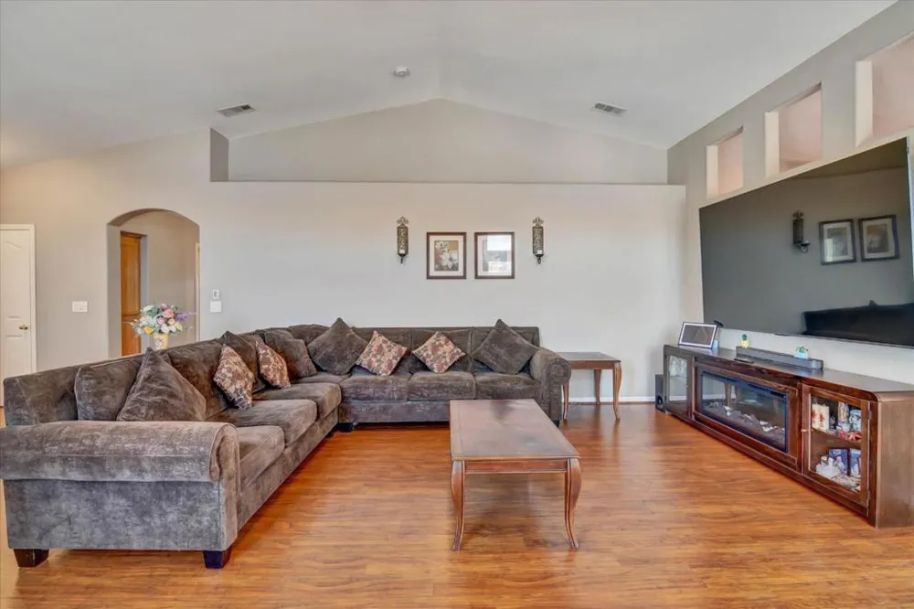1093 Lambdin Street Manteca, CA 95336