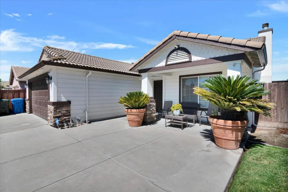 1093 Lambdin Street Manteca, CA 95336