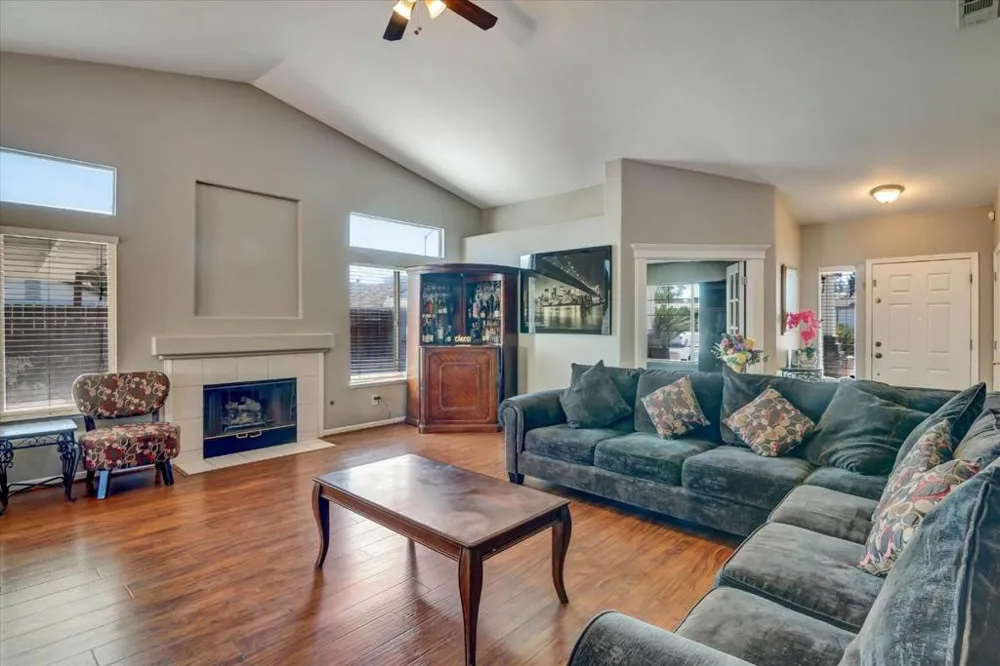 1093 Lambdin Street Manteca, CA 95336
