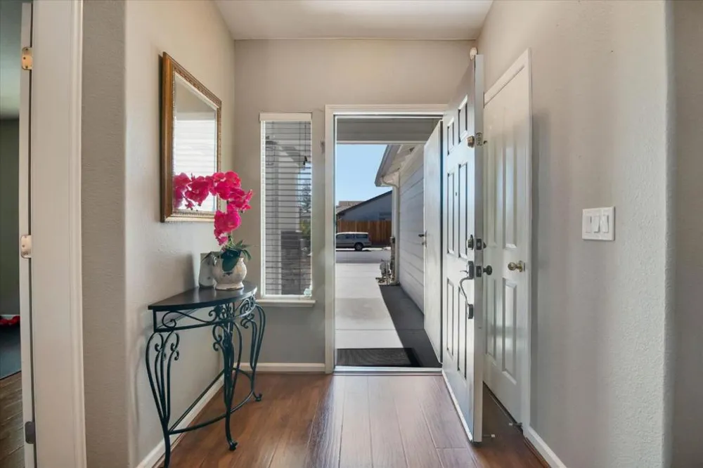 1093 Lambdin Street Manteca, CA 95336