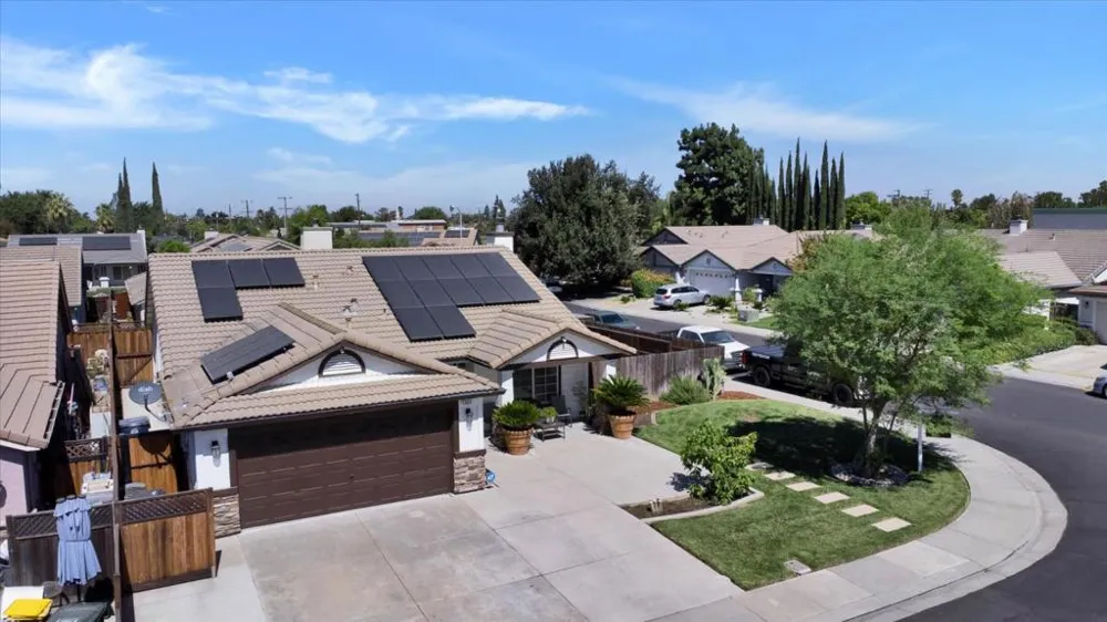 1093 Lambdin Street Manteca, CA 95336