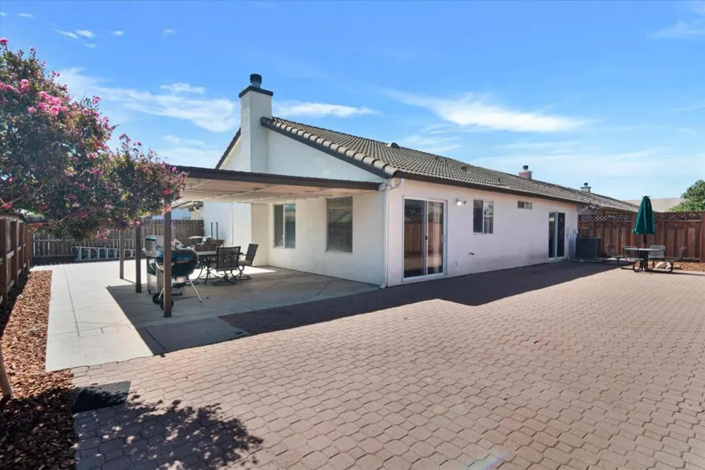 1093 Lambdin Street Manteca, CA 95336