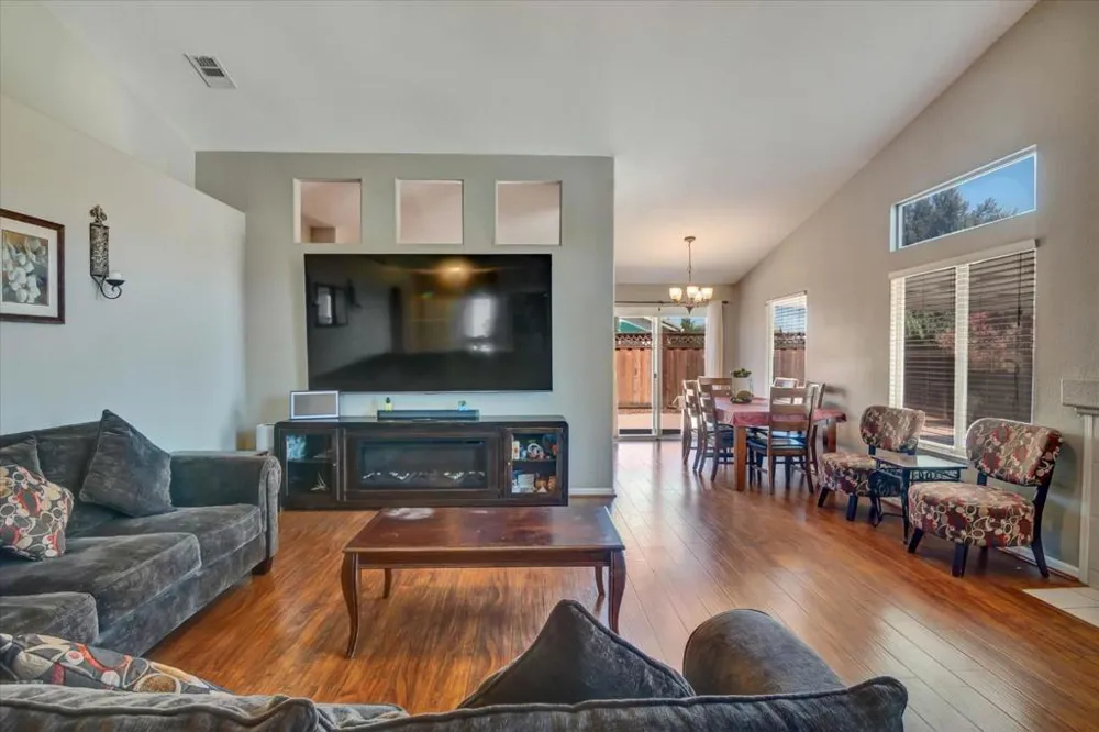 1093 Lambdin Street Manteca, CA 95336
