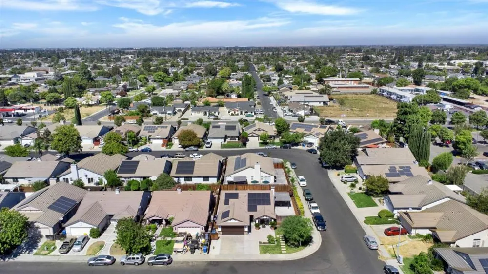 1093 Lambdin Street Manteca, CA 95336
