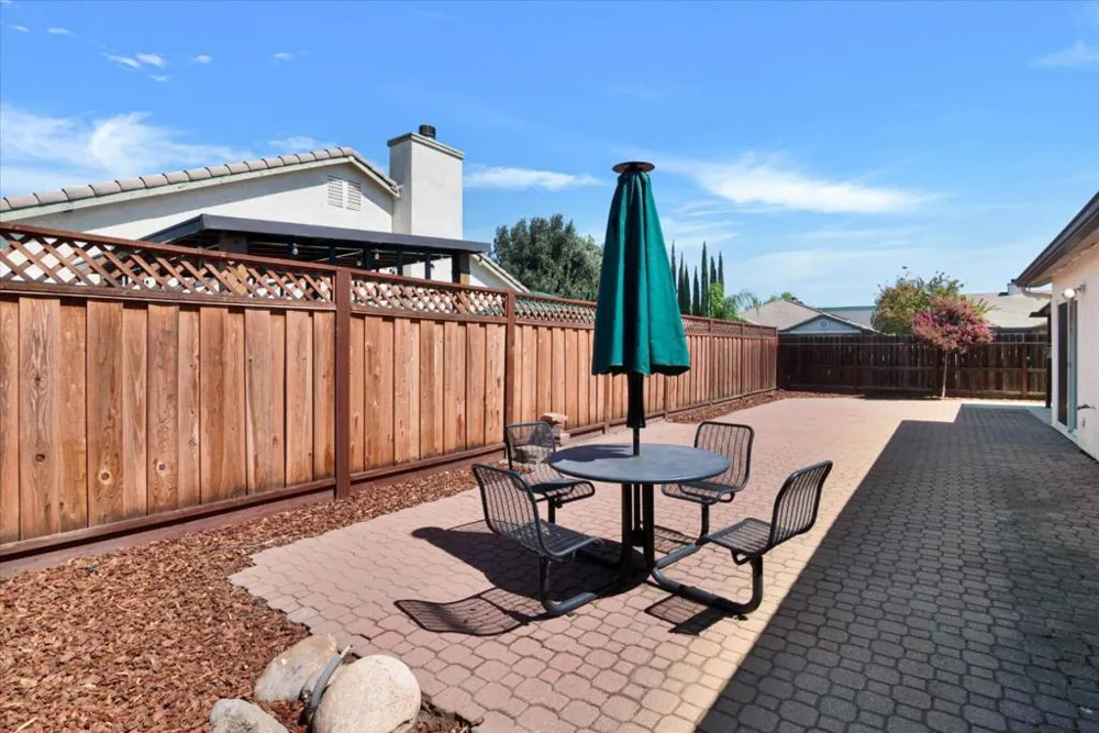 1093 Lambdin Street Manteca, CA 95336