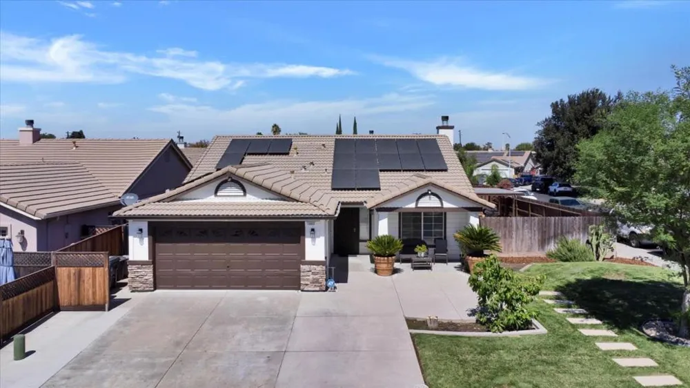 1093 Lambdin Street Manteca, CA 95336