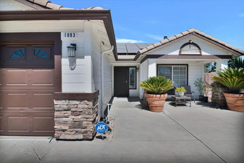 1093 Lambdin Street Manteca, CA 95336