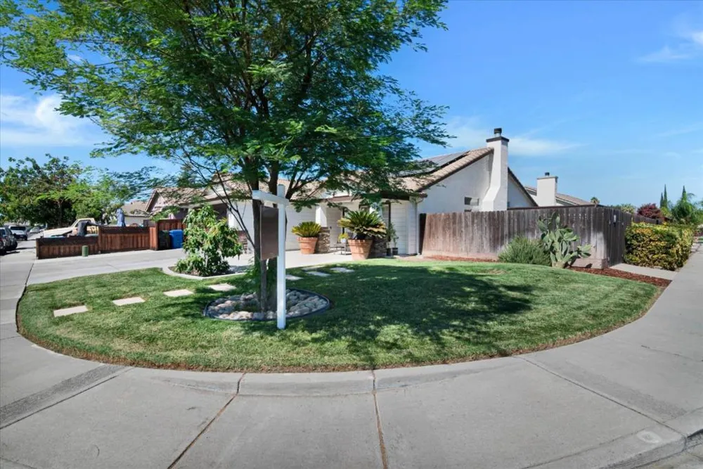 1093 Lambdin Street Manteca, CA 95336
