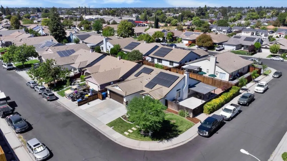 1093 Lambdin Street Manteca, CA 95336