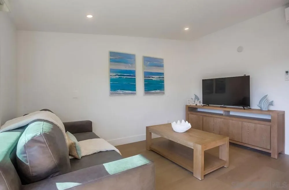 510 Nautilus #1, 2, 3, 4 and 5 La Jolla, CA 92037