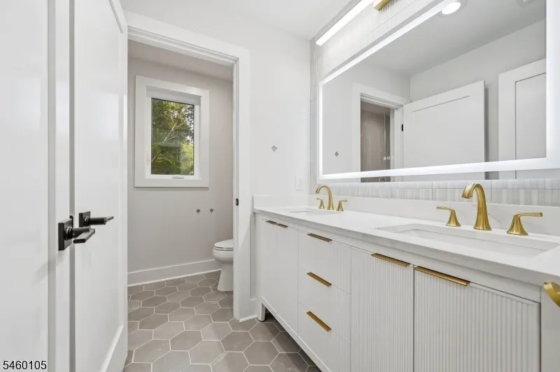 25 Claremont Ave Livingston, NJ 07039