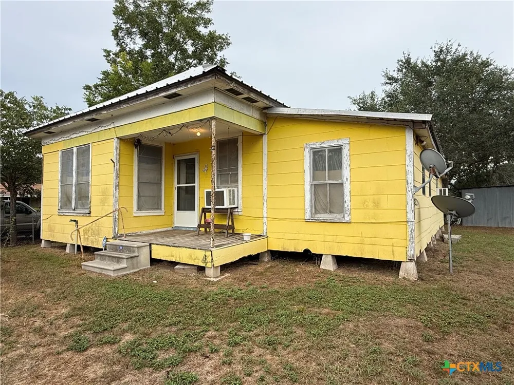 79 Johnson Street Bloomington, TX 77951