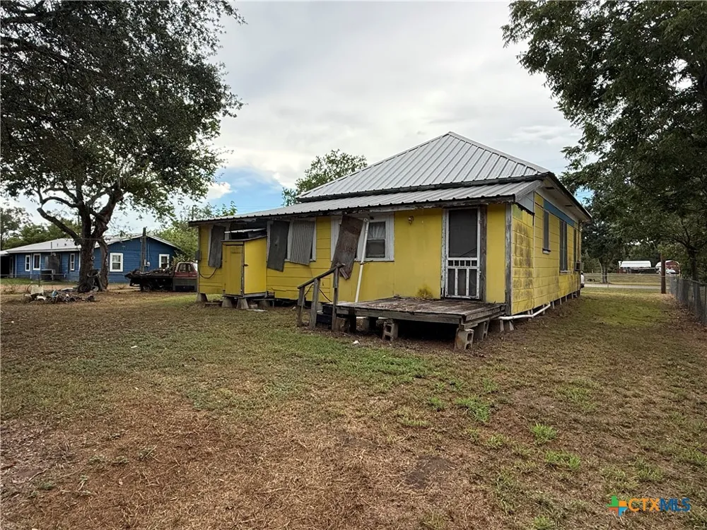 79 Johnson Street Bloomington, TX 77951