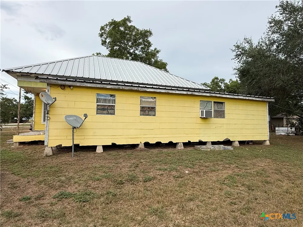 79 Johnson Street Bloomington, TX 77951