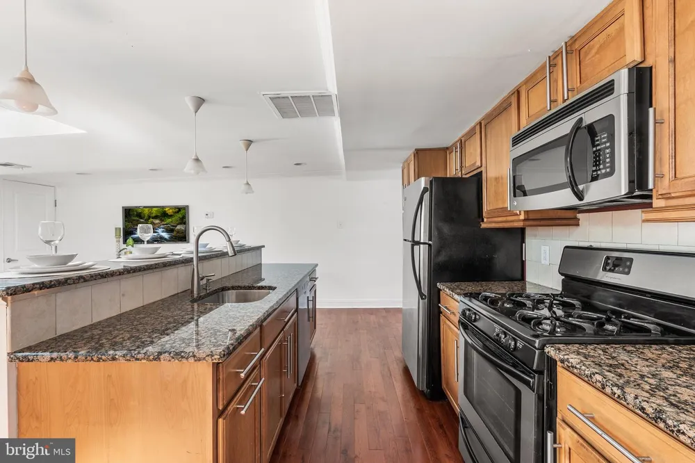 1716 PINE STREET #7 Philadelphia, PA 19103