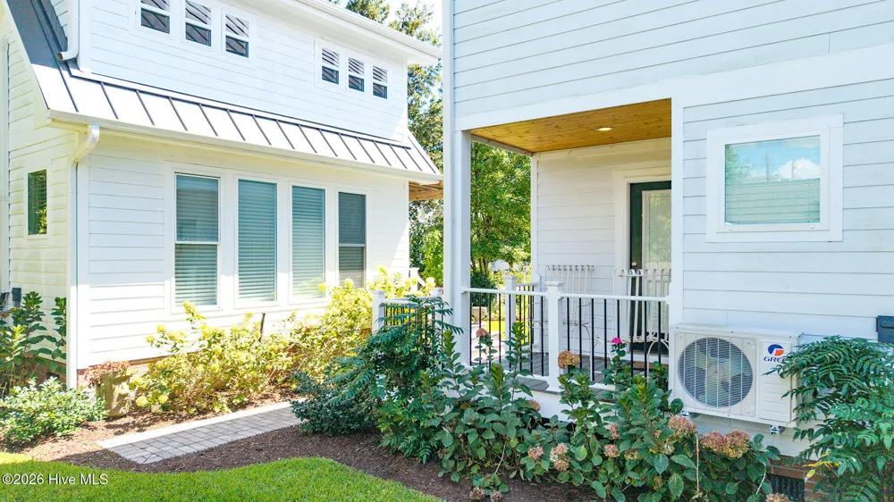 1527 Front Street #B Beaufort, NC 28516