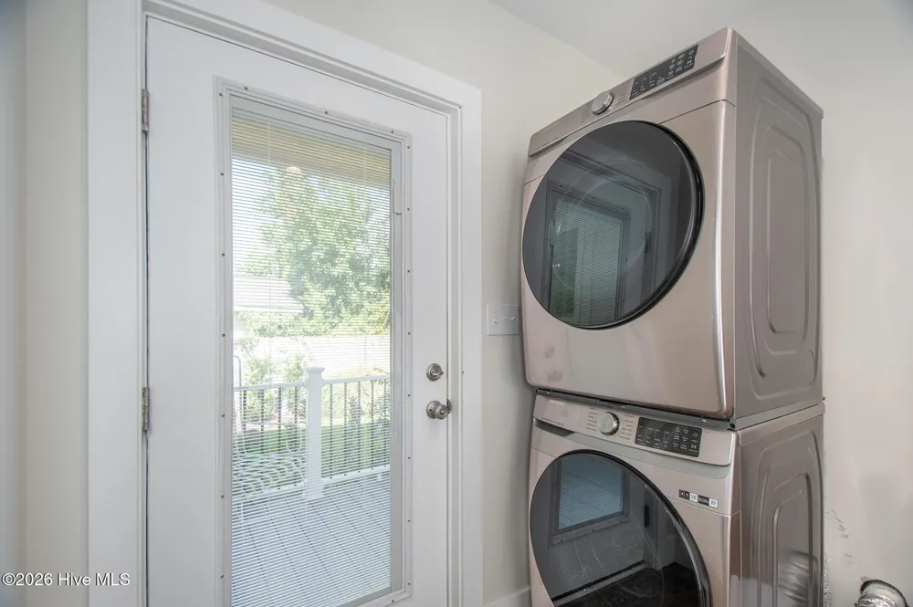 1527 Front Street #B Beaufort, NC 28516