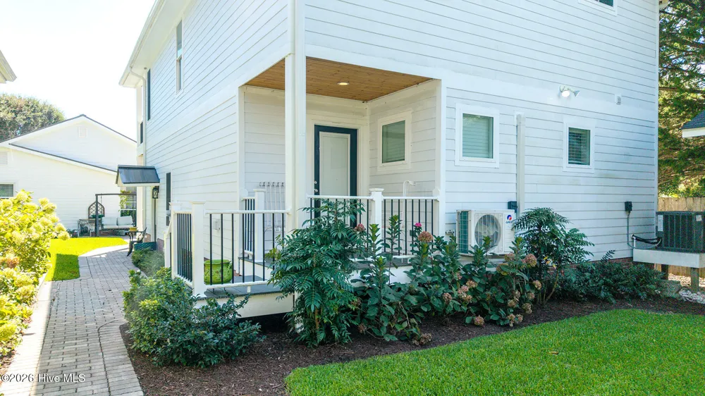1527 Front Street #B Beaufort, NC 28516