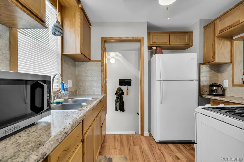 15611 Leona Drive Redford Charter Township, MI 48239