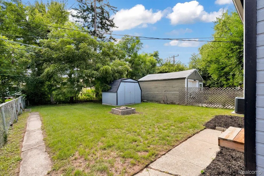 15611 Leona Drive Redford Charter Township, MI 48239