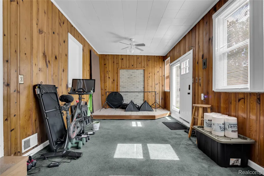 15611 Leona Drive Redford Charter Township, MI 48239